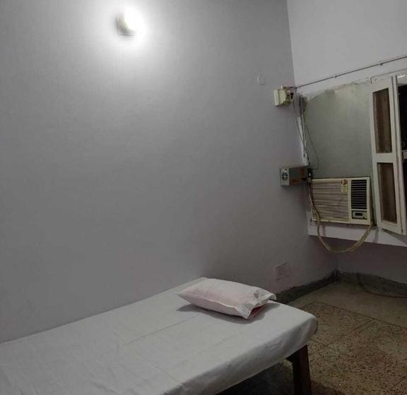 三人经典房间, Swaraj Guest House