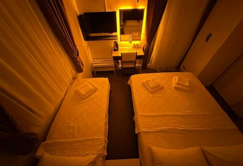 اتاق استاندارد با بالکن, Ezel Group