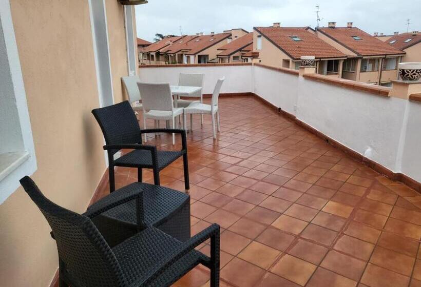 标准三人间, Villa Rosa