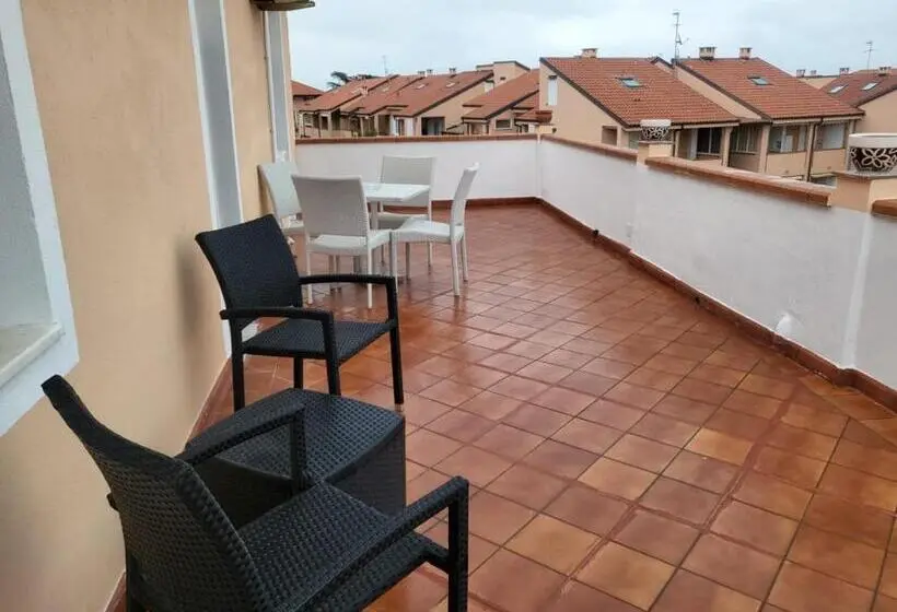 اتاق استاندارد سه نفره, Villa Rosa