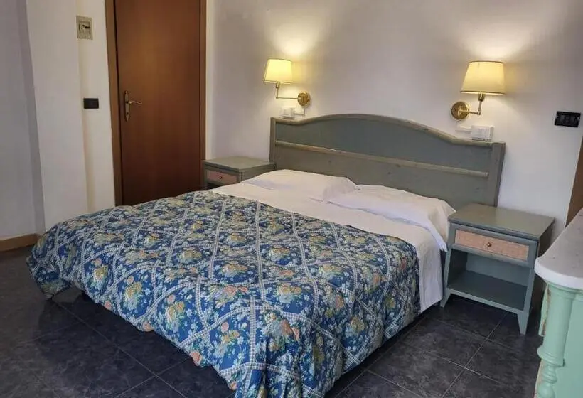 اتاق استاندارد سه نفره, Villa Rosa