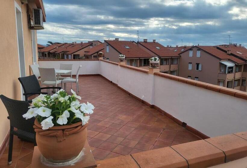 标准三人间, Villa Rosa