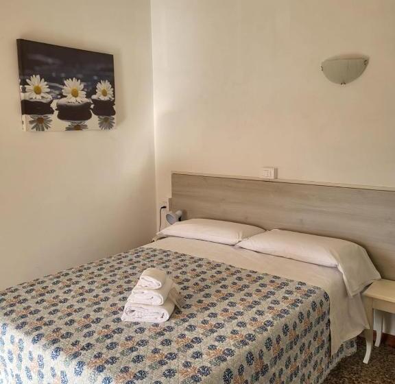 标准三人间, Villa Rosa