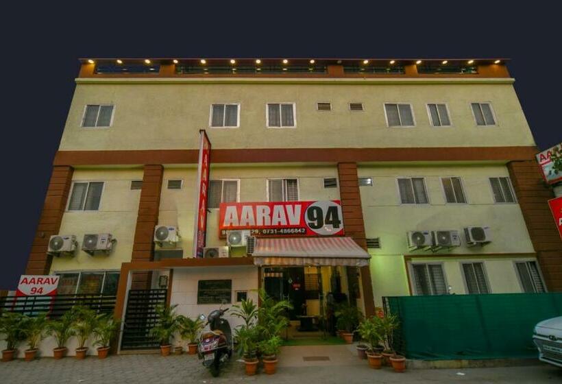 غرفة عائلية, Aarav