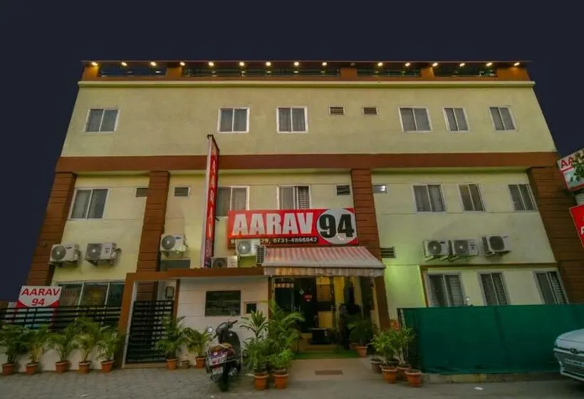 اتاق خانوادگی, Aarav