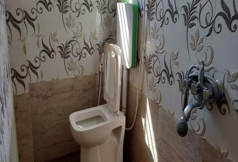 Quarto Economy, Staymaker Anjaneya Comforts