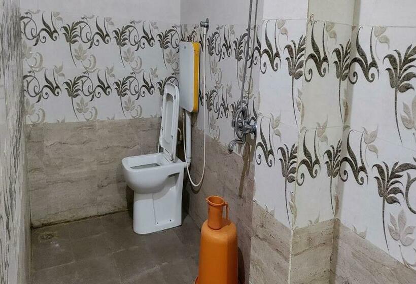 Quarto Economy, Staymaker Anjaneya Comforts