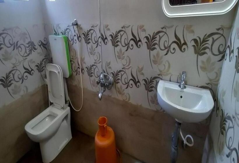 Quarto Economy, Staymaker Anjaneya Comforts