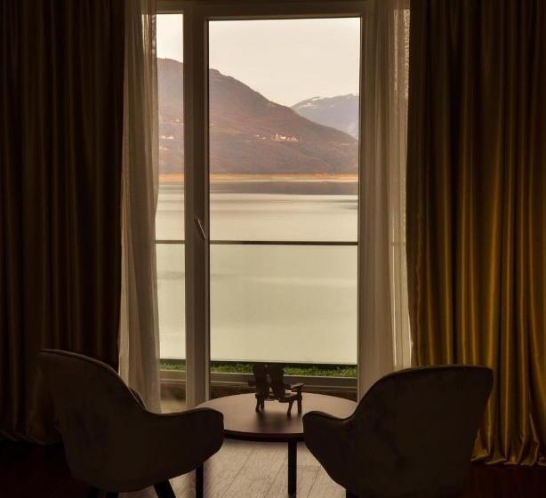 اتاق لوکس, Cami