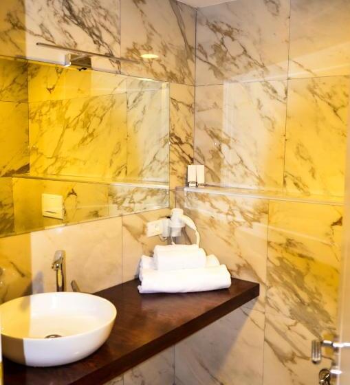 اتاق لوکس, Cami