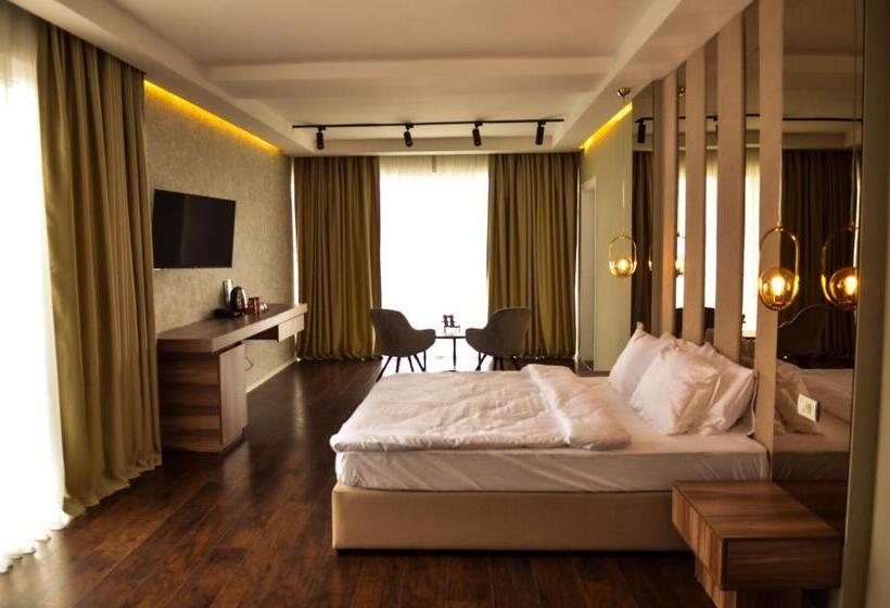 اتاق لوکس, Cami