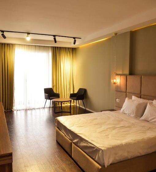 Suite with lake view, Cami