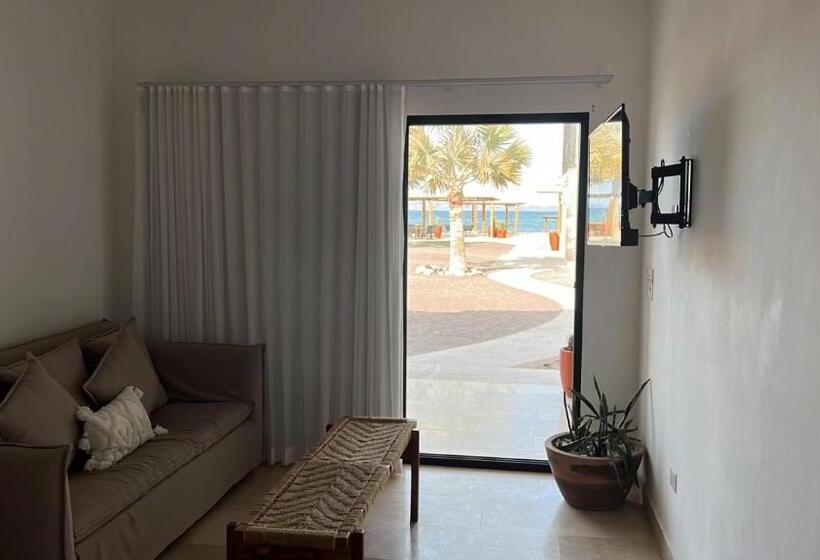 إستوديو قياسى مطل على البحر, Casalabastilla