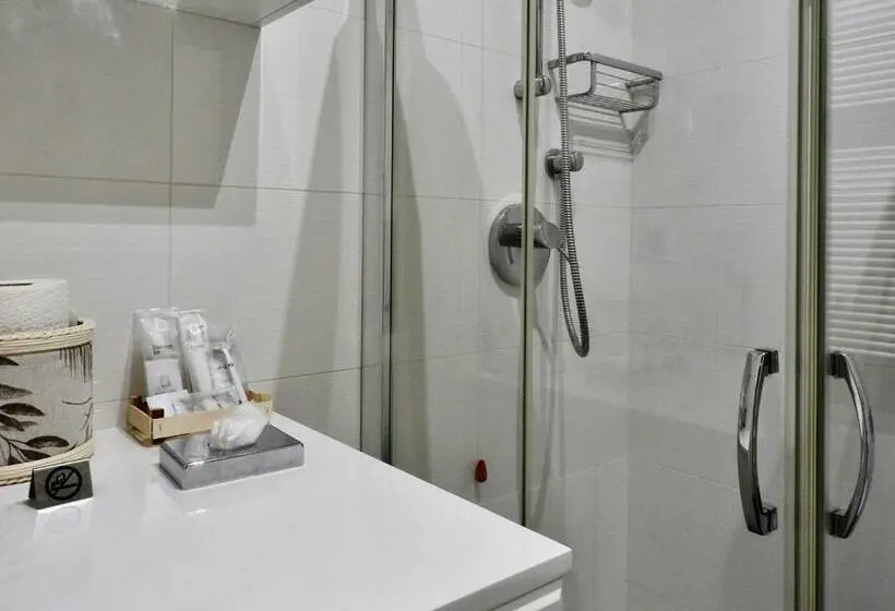 Standard Yhden Hengen Huone, Sole Tra I Pini   Foresteria Lombarda