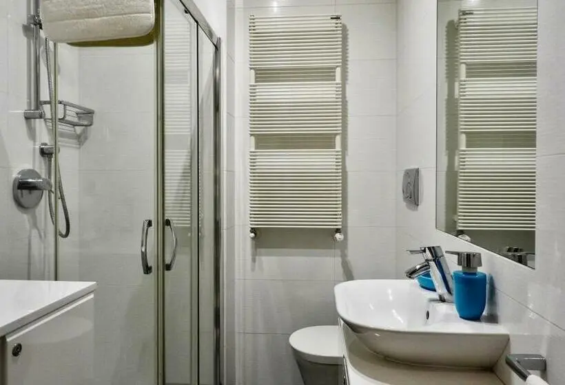 Standard Yhden Hengen Huone, Sole Tra I Pini   Foresteria Lombarda