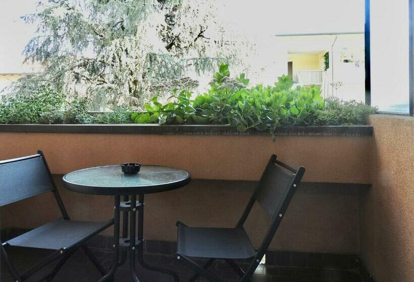 חדר סטנדרט יחיד, Sole Tra I Pini   Foresteria Lombarda