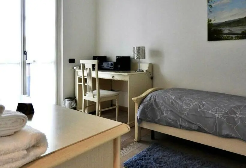 Standard Yhden Hengen Huone, Sole Tra I Pini   Foresteria Lombarda