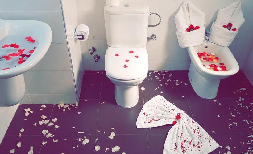 اتاق لوکس, Al Akhawayn