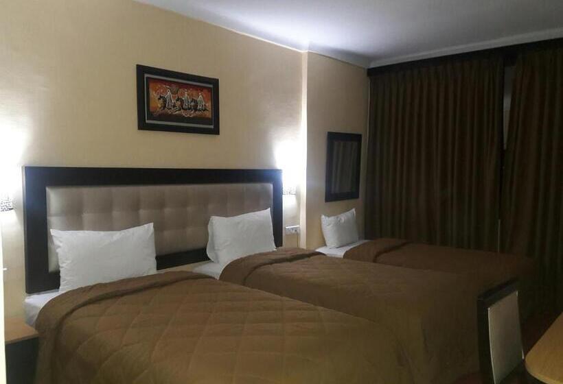 اتاق استاندارد سه نفره, Al Akhawayn