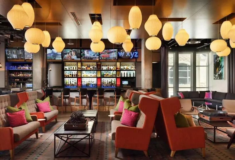 キングサイズベッドのスタンダードルーム, Aloft Louisville Downtown