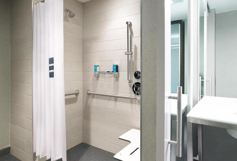 غرفة قياسية, Aloft Louisville Downtown