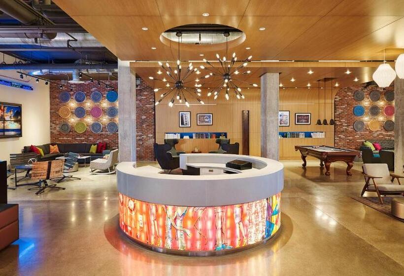 غرفة قياسية مطلة على المدينة, Aloft Louisville Downtown