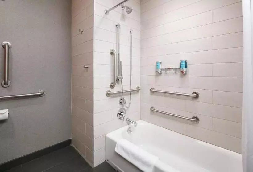 身障者適用スタンダードルーム, Aloft Louisville Downtown