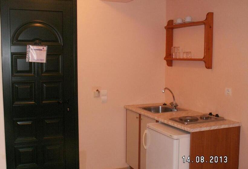 استودیوی استاندارد, Elanthi Village Apartments