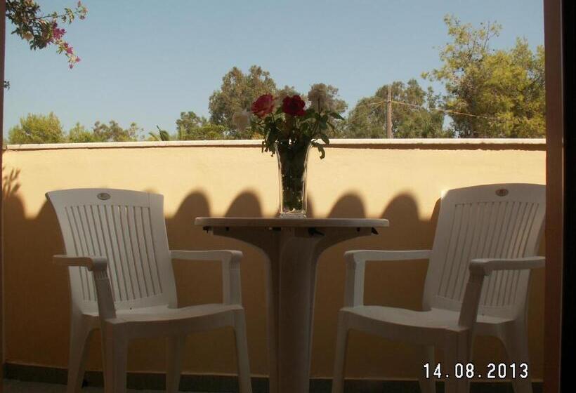 استودیوی استاندارد, Elanthi Village Apartments