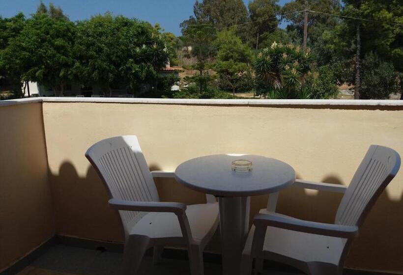 استودیوی استاندارد, Elanthi Village Apartments