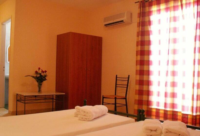 استودیوی استاندارد, Elanthi Village Apartments