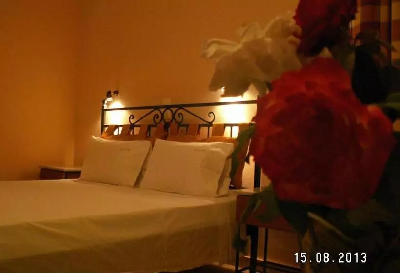 استودیوی استاندارد, Elanthi Village Apartments