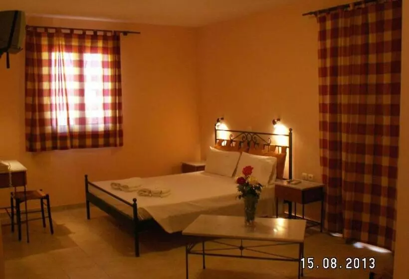 استودیوی استاندارد, Elanthi Village Apartments