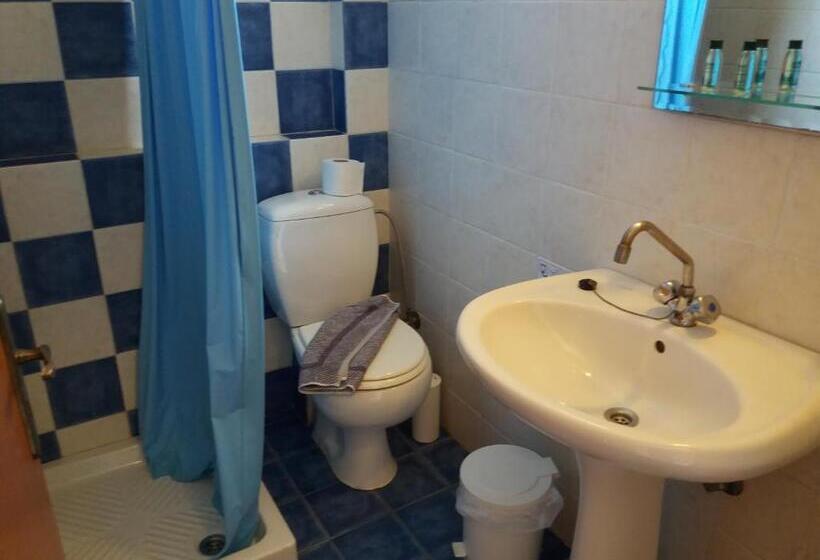 استودیوی استاندارد, Elanthi Village Apartments