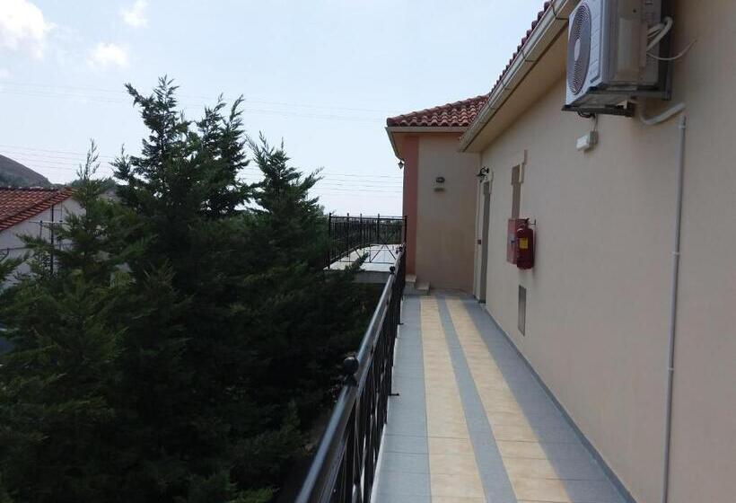 استودیوی استاندارد, Elanthi Village Apartments