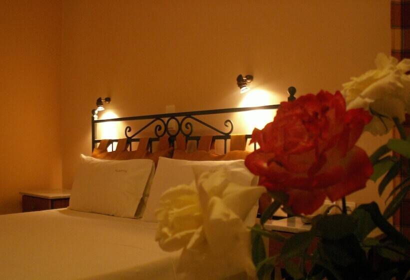 استودیوی استاندارد, Elanthi Village Apartments