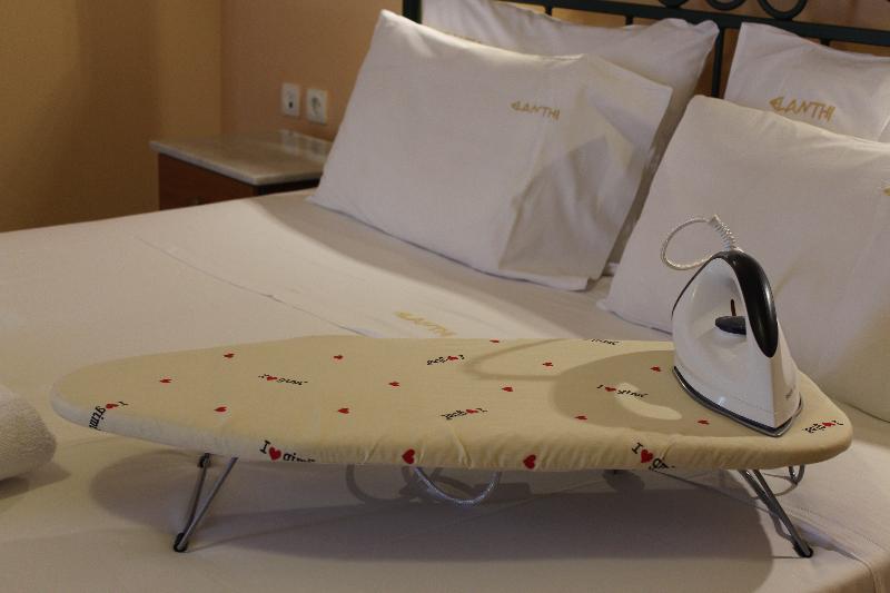 استودیوی استاندارد, Elanthi Village Apartments