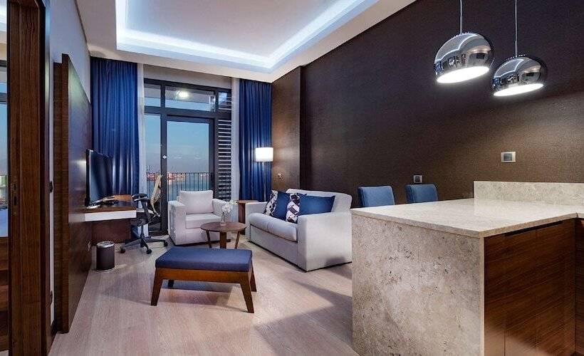 Suite Llit King, Hilton Garden Inn Izmir Bayrakli