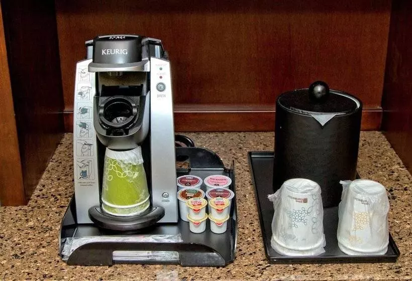 身障者適用キングサイズベッドルーム, Hilton Garden Inn Memphis/wolfchase Galleria