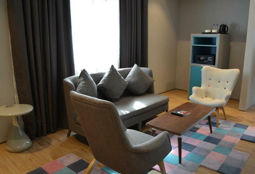 جناح, Ibis Styles Dubai Jumeira
