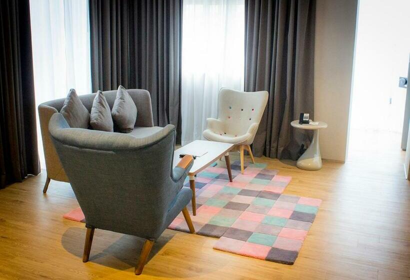 Люкс, Ibis Styles Dubai Jumeira