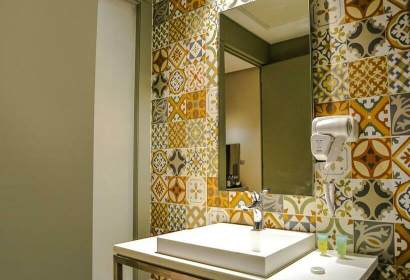 جناح, Ibis Styles Dubai Jumeira