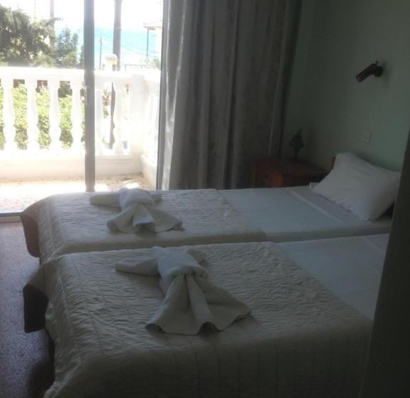 חדר סטנדרט, Karin & Nikos