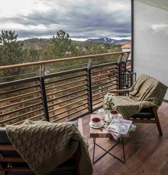 اتاق لوکس با تراس, Palisad