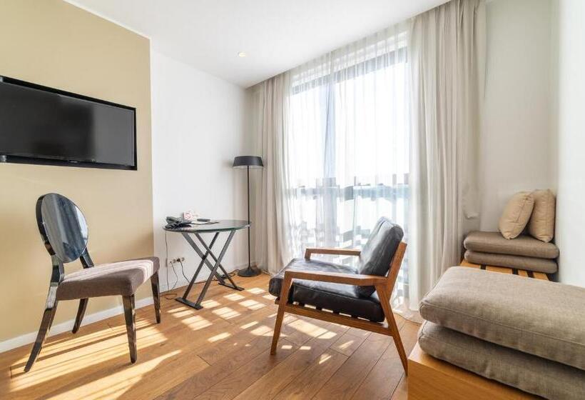 اتاق لوکس با تراس, Palisad