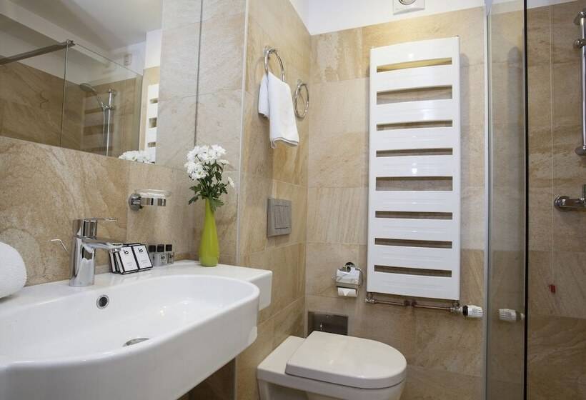 اتاق لوکس با تراس, Palisad