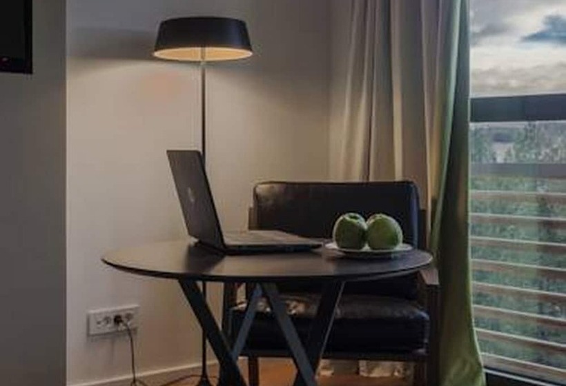 اتاق لوکس با تراس, Palisad