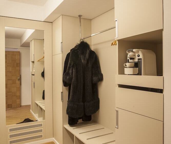 اتاق لوکس با تراس, Palisad