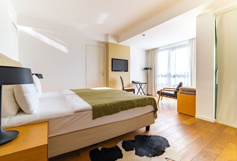 اتاق لوکس با تراس, Palisad