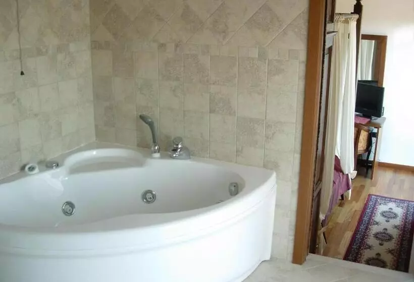 سوئیت با وان آب گرم, Colleverde Country House & Spa Urbino